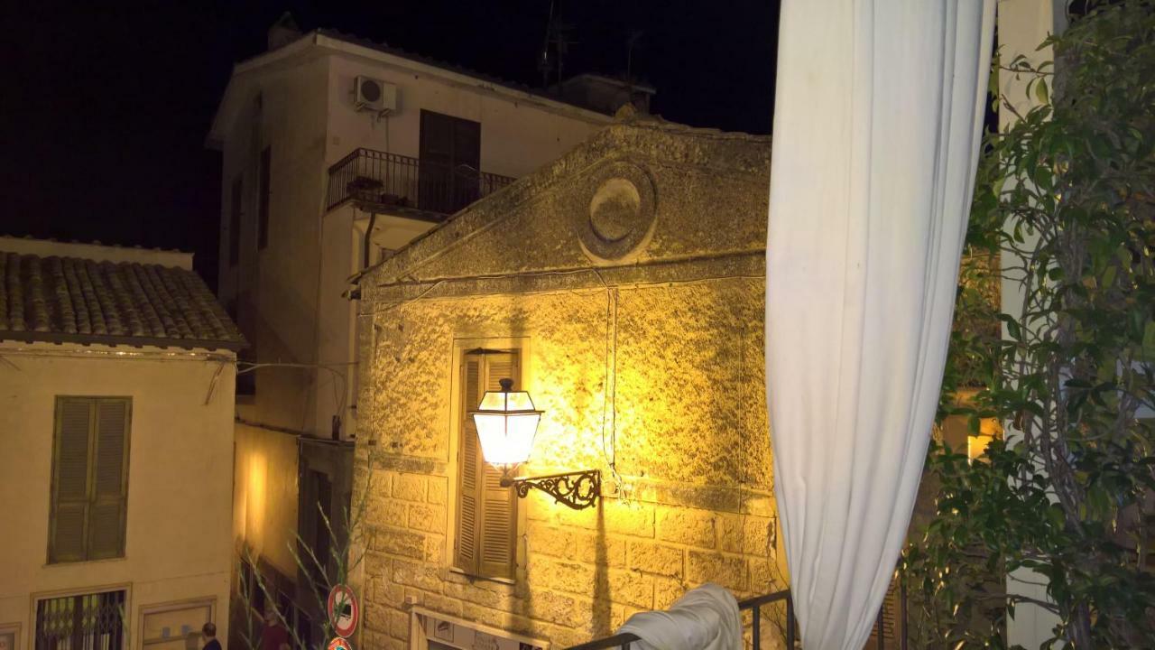 Centro E Spiaggia Ambra Anguillara Sabazia Buitenkant foto
